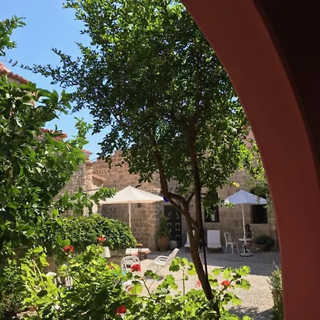 Πανσιόν Saint Artemios And Oriental 4*