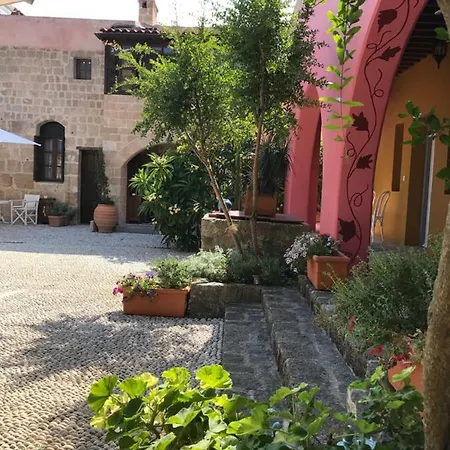 Πανσιόν Saint Artemios And Oriental